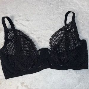 32DD Victoria’s Secret fishnet style  Unlined Demi bra